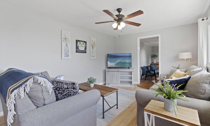Jacksonville Casa | Sunrise@Sunset- 4BR/2BA home, with gameroom, large backyard & covered back porch