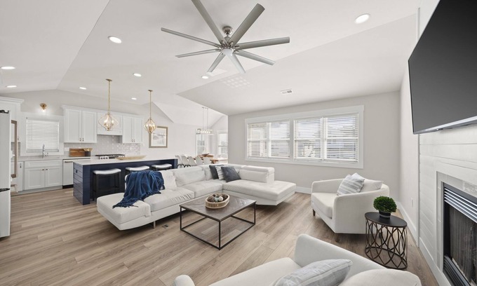 South End Condominio | Sunrise, Sunset - Condo with Rooftop Deck Sunrise & Sunset Views.