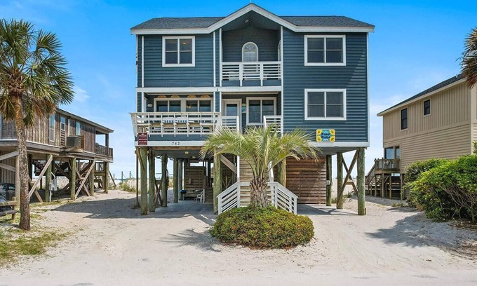 Pawleys Island Casa | Sunrise to Sunset Oceanfront Home with Creek Dock