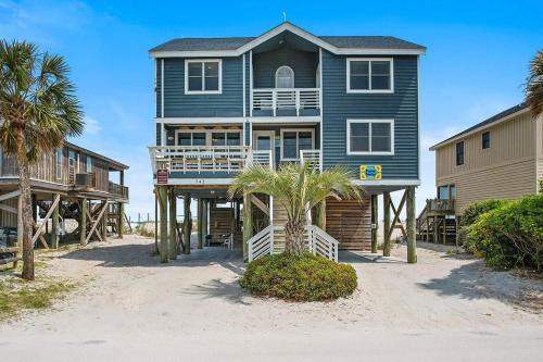 Pawleys Island Casa | Sunrise to Sunset Oceanfront Home with Creek Dock