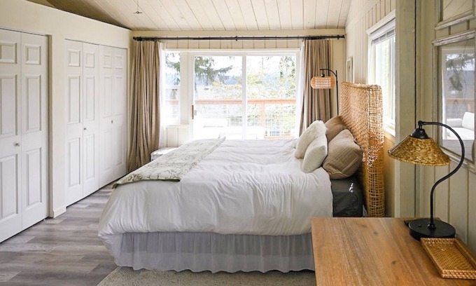 Freeland Casa | Sunrise Views with Holmes Harbor and Vineyard