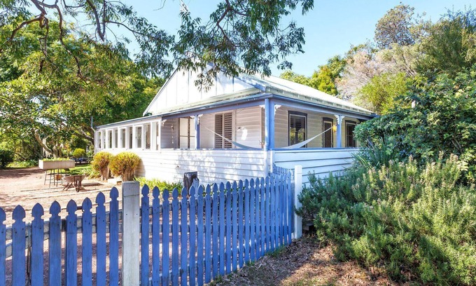 Tea Gardens Cabaña | Sunroom Cottage - 40A Witt Street