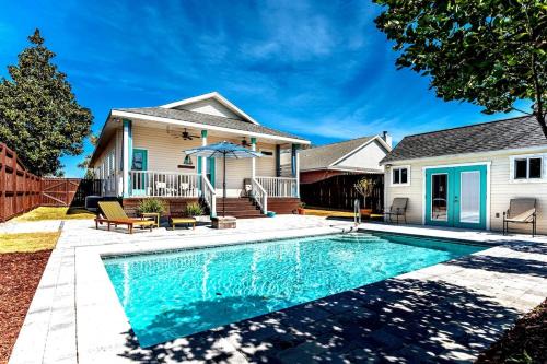 Crystal Beach Casa | Sunsail Cottage Pool heat & Golf Cart Deals