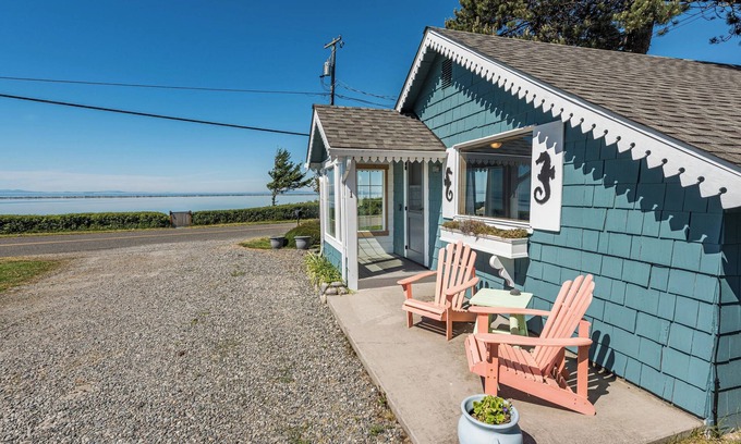 Sequim Cabaña | Sunset Bay Cottage - King, jetted tub, Ocean view, Full Kitchen
