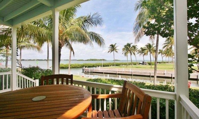 Indigo Reef Marina Homes Casa | Sunset Bay ~ Luxury Waterfront Villa, 31' Boat Slip