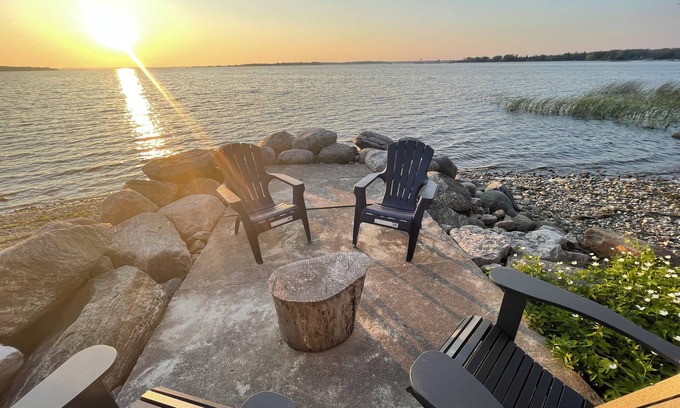 Waubaushene Cabaña | Sunset Bay Waterfront Cottage*Georgian Bay *Tay Shore Trail *Walk*Run*Swim*Fish