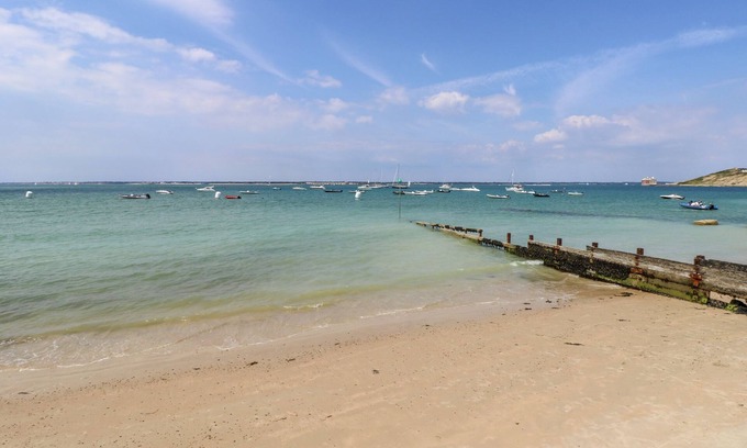 Freshwater Casa | SUNSET BEACH, family friendly, country holiday cottage in Freshwater