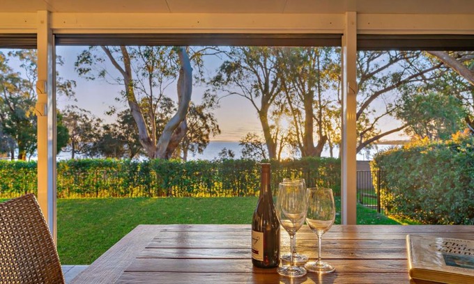 Soldiers Point Casa | Sunset Beach Luxury 24