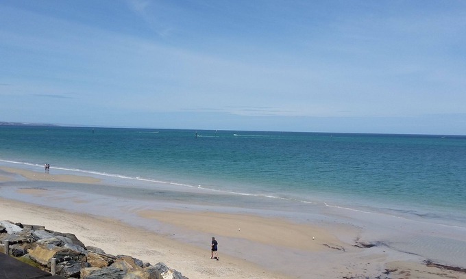 West Beach Apartamento | Sunset beachfront escape