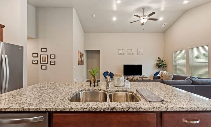 Nampa Casa | Sunset beauty ~ 4bed ~ King Master ~ Newly built