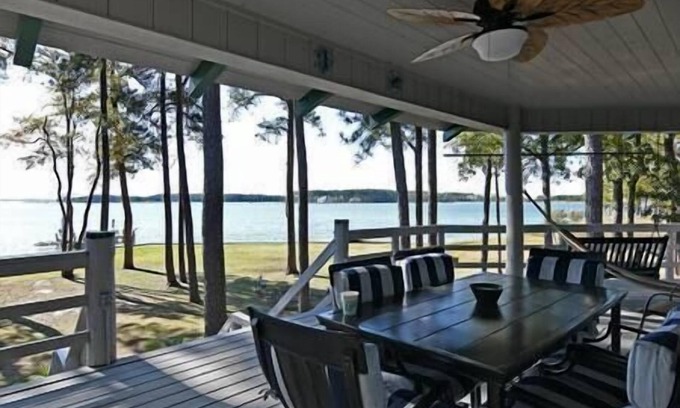 Cambridge Casa | Sunset Breezes - quiet waterfront retreat