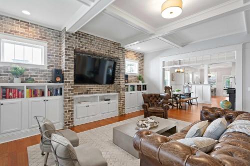 Riverside Heights Casa | Sunset Bungalow with hot tub - 6ppl