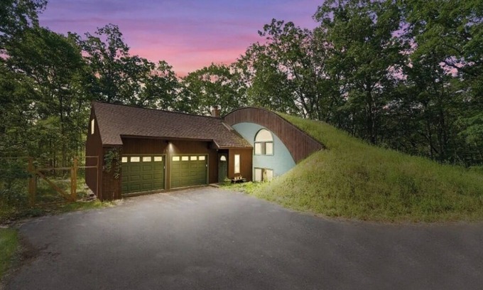 Higgins Lake Casa | Sunset Burrow Retreat in Roscommon, MI - whole house, 3 bed, 2.5 bath!