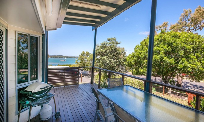 Seventeen Seventy Cabina | Sunset Cabins - Beachfront Cabin with Sea View. Queen bed, Laundry, full kitchen and Bathroom. Deck with BBQ