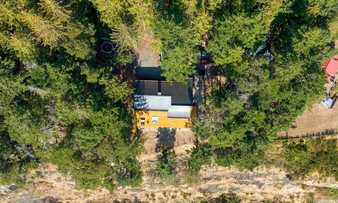 Galiano Cabina | Sunset Cabin w/ hot tub in Galiano