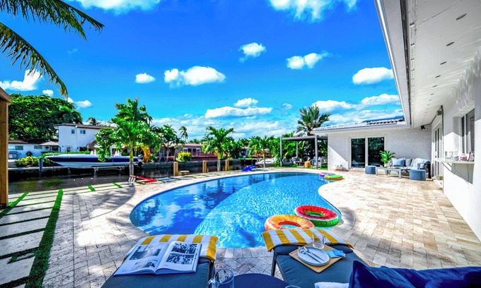 Garden Isles Casa | Sunset Canal - Pool - 3BDR