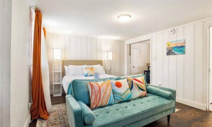 Historic Uptown Apartamento | Sunset Citrus Studio