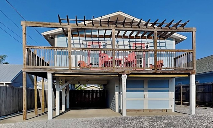 Crescent Beach Casa | Sunset | Coastal Home, Close to Beach, Fire Pit, Corn Hole + Outdoor Shower