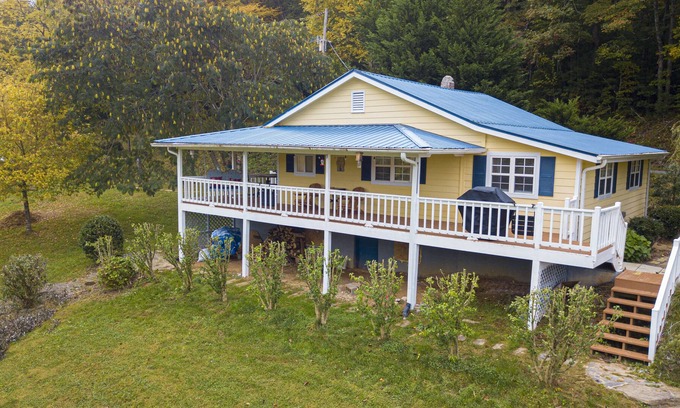 Hayesville Cabina | SUNSET COTTAGE: 1 BR, 1 BA Cabin or Bungalow in Hayesville, Sleeps 4