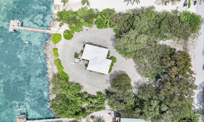 Marathon Cabaña | Sunset Cottage on Morton Street - Hot Tub - Open Water - Dock - Beautiful Views!