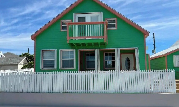 Green Turtle Cay Cabaña | Sunset cottage on the sea of Abaco. Located in New Plymouth and near everything.