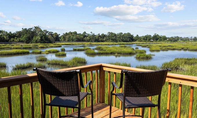 Morehead City Cabaña | Sunset Cottage on Calico Creek
