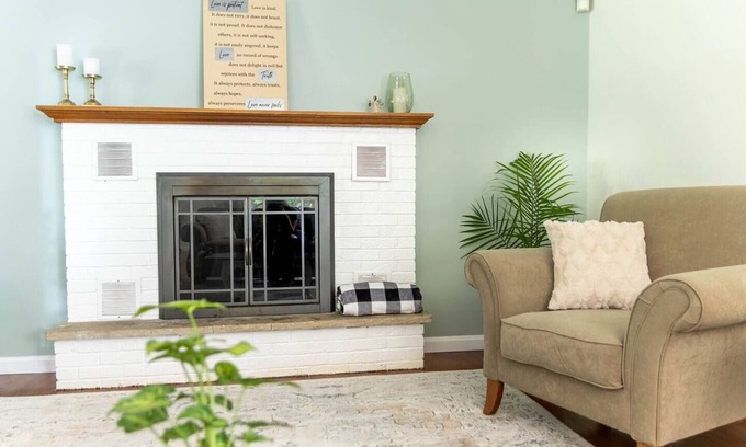 Meadville Casa | Sunset Cottage: Spacious Vacation Home with Game Room
