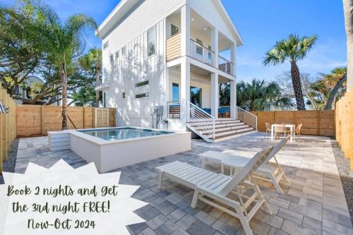 Lighthouse Park Casa | Sunset Cove 2 - Heated Pool - Sea Views - Walkable
