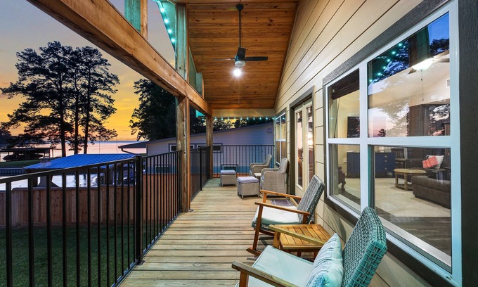 Blanchard Casa | SUNSET COVE #2 - LAKEFRONT RETREAT WITH SPECTACULAR SUNSET VIEWS!!!