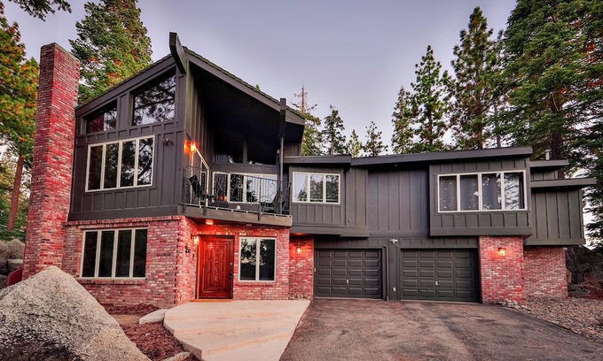Lincoln Park Casa | Sunset Cove – Chic Tahoe Retreat