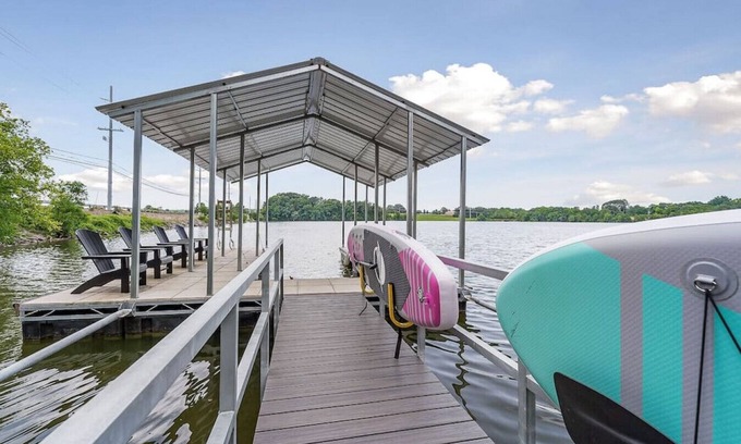 Winchester Casa | Sunset Cove- Lake Home, Dock, Fire Pit, Hot Tub, Game Room, Etc