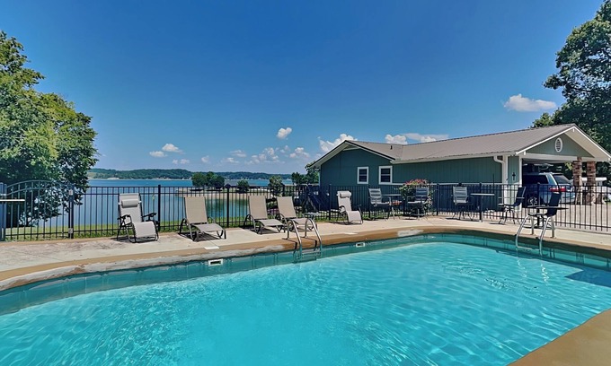 Dandridge Cabina | Sunset Cove | Pet-Friendly w/ Heated Pool + Game Room