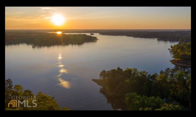 Lake Oconee Casa | Sunset Cove Too. Private lakeside cottage on Lake Oconee