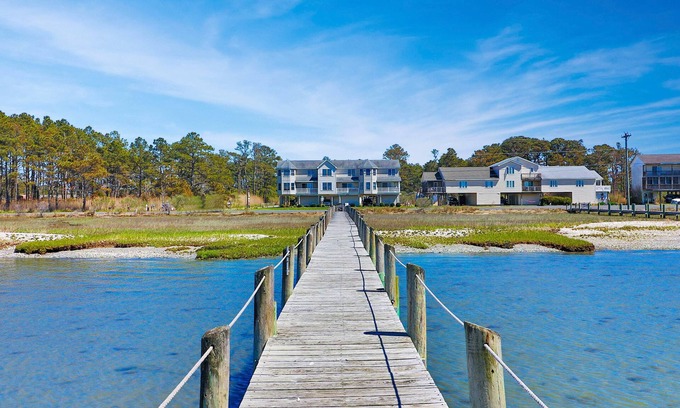 Chincoteague Casa | Waterfront * Townhome * ¡Acepta perros! * Pier