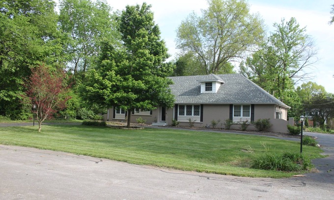 Southeast Springfield Casa | Sunset Getaway - Entire House Sleeps up to 12