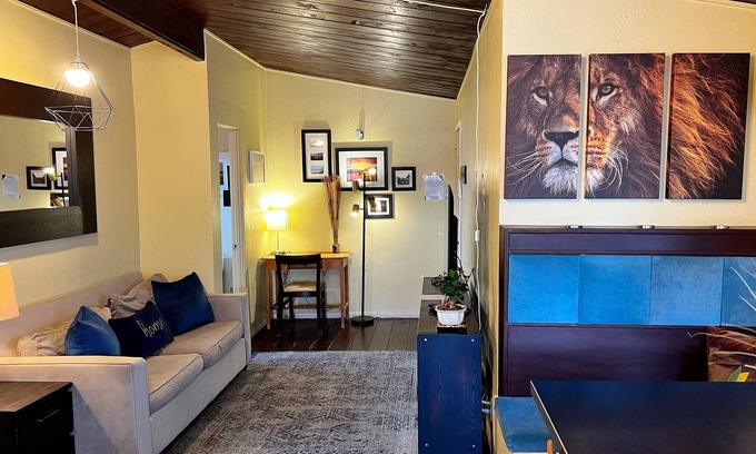 Point Loma Heights Apartamento | Sunset Haven: Lakeside Charm in Ocean Beach