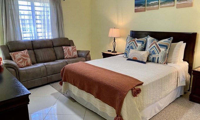 Estate Enighed Apartamento | Sunset Hideaway-1 bedroom, 5 minutes from Cruz Bay