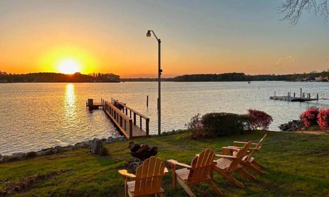 Newberry Shores Casa | Sunset Hideaway 4BR | Sleeps 12 | 2 Kayaks
