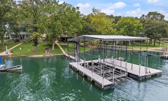Linn Creek Casa | Sunset Hideaway - Private Dock in No Wake Cove!