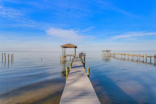 Gulf Breeze Casa | Sunset Hideaway