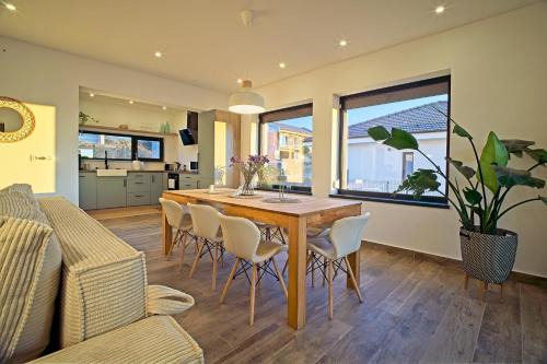 Odorheiu Secuiesc Casa | Sunset Hills Transylvania Upper