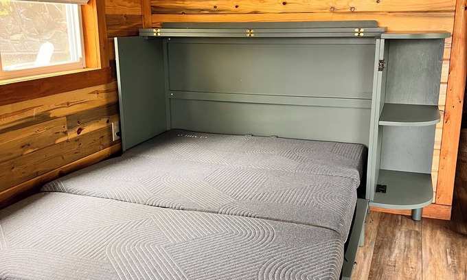 Fayetteville Cabina | Sunset Hillside Cabin on Horse Farm -Pet Friendly E