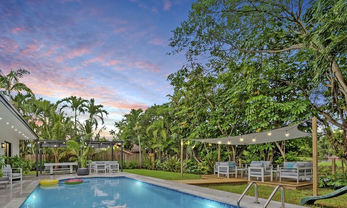 Westchester Casa | Sunset in Miami/22 guest/heated pool & lake view