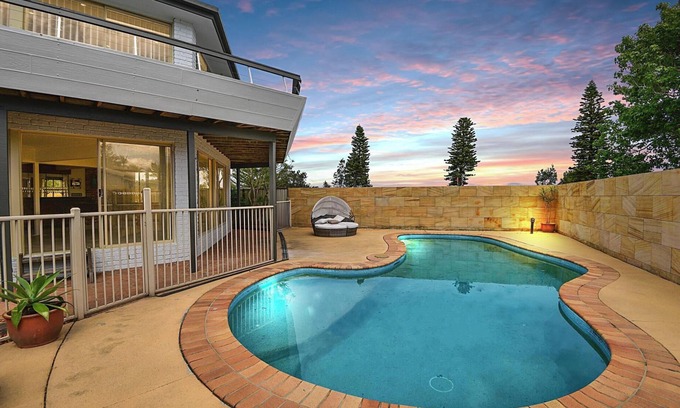 The Entrance North Casa | "Sunset Springs" Pet friendly home with swimming pool