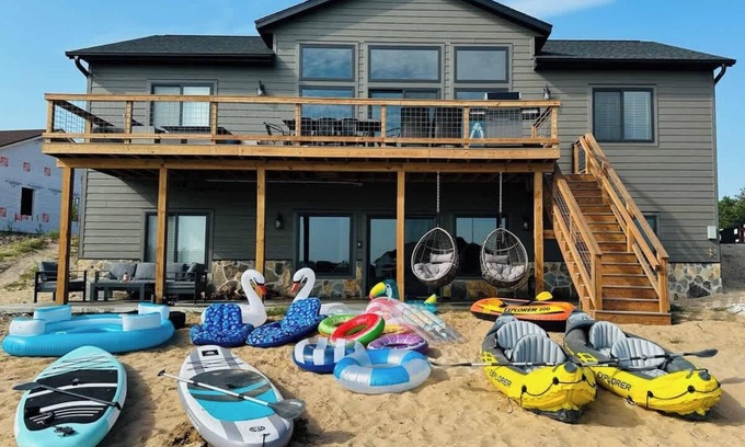 New Lisbon Casa | Sunset Lake Escape Su