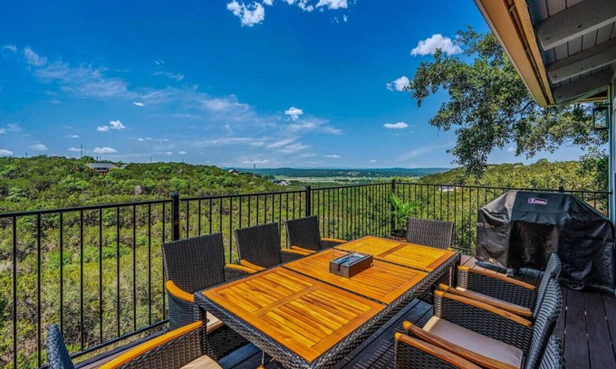 Lago Vista Casa | Sunset Lake Travis Views, Luxe 12-Person Retreat Near Wineries & Trails