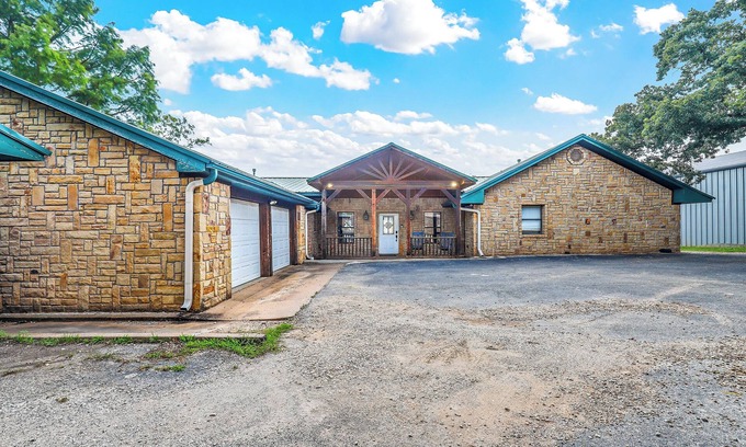 Graham Casa | Sunset Lodge at Possum Kingdom- with a Dock!