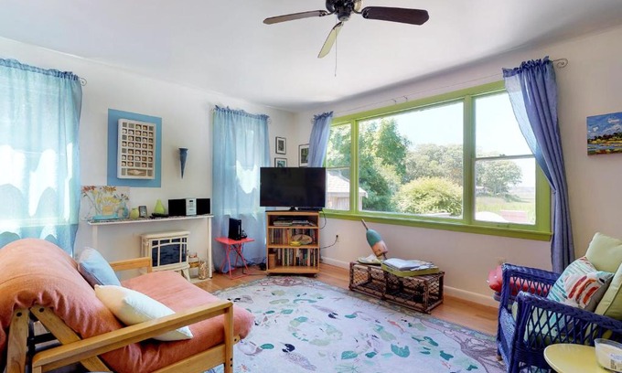 Oak Bluffs Casa | Sunset Meadows