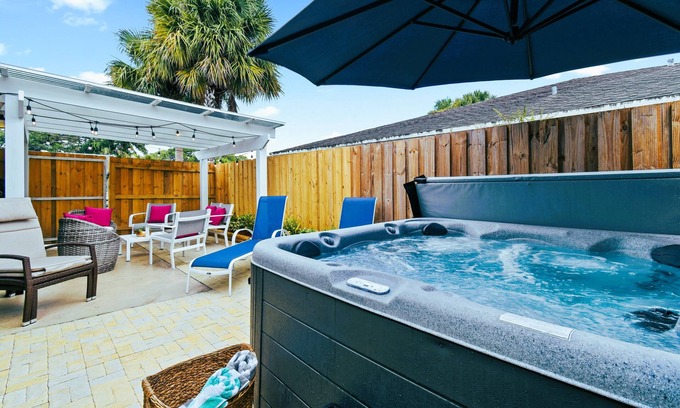 BallenIsles Casa | Sunset Oasis ☆ Digsify ☆ Relaxing Vacation Home with Jacuzzi ☆ Near Beaches