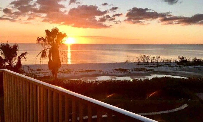 South Island Apartamento | Sunset & Ocean Front Views-FM-Beach(Pool is Open)